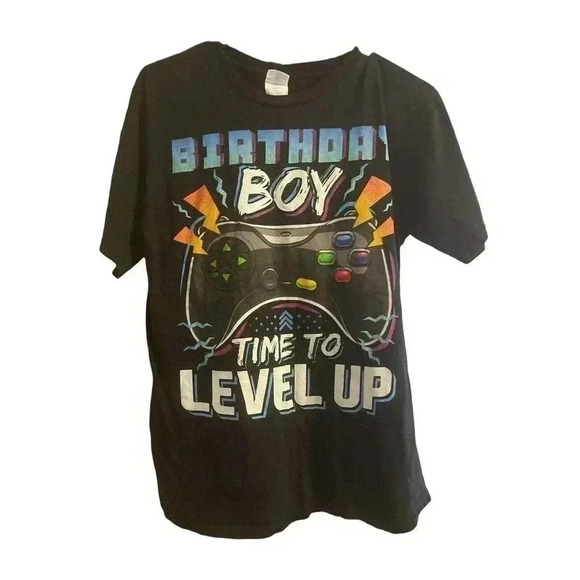 PORT AND COMPANY SIZE MEDIUM BLACK T SHIRT WITH BIRTHDAY BOY WITH GAME CONTROL - Picture 1 of 2